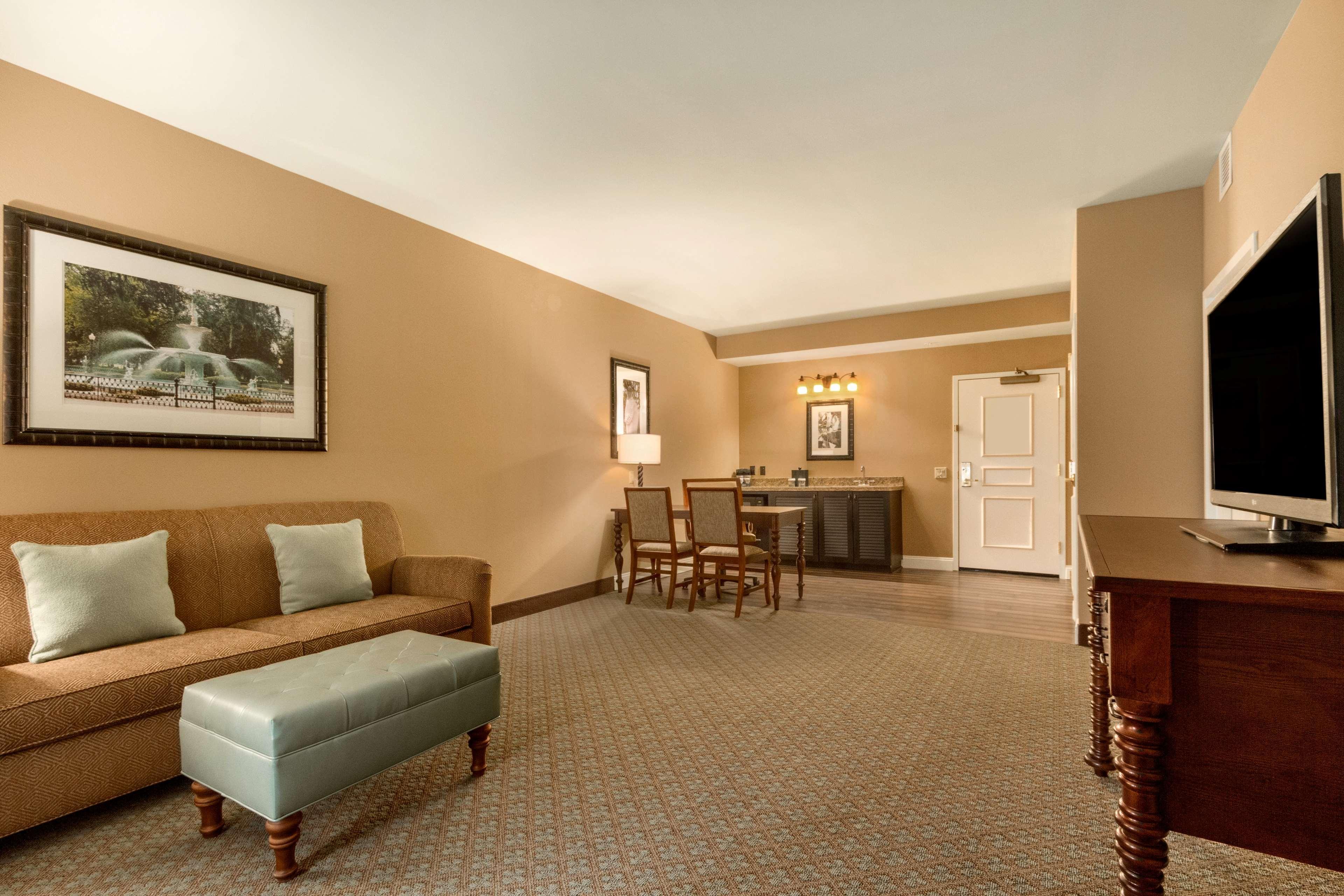 Embassy Suites Savannah Historic District מראה חיצוני תמונה