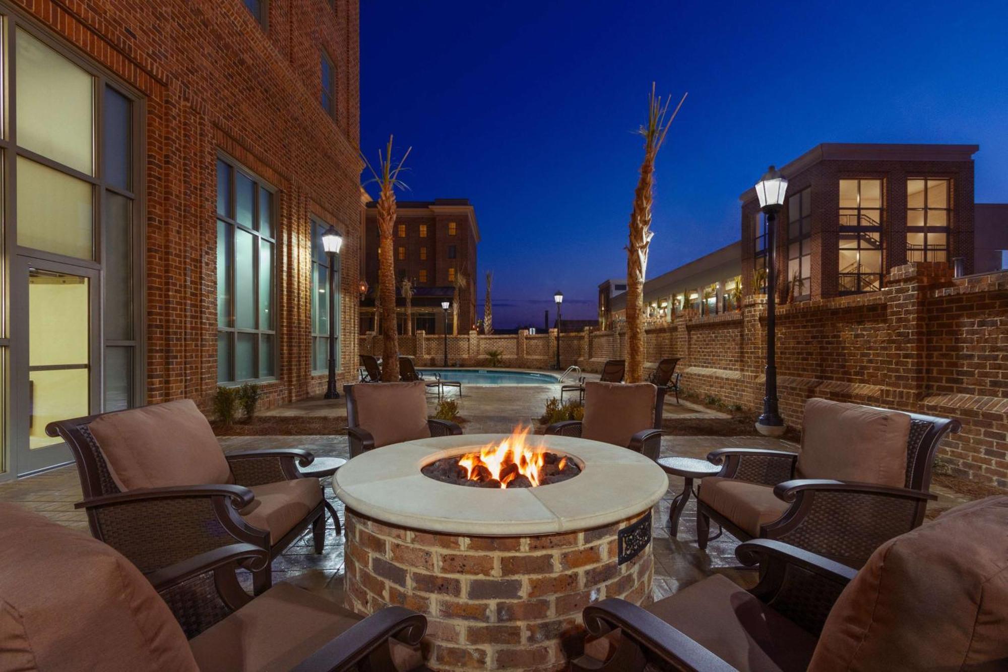 Embassy Suites Savannah Historic District מראה חיצוני תמונה
